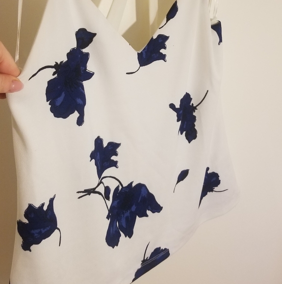 Dynamite white and blue floral top - Picture 2 of 3